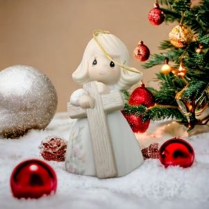 - Precious Moments "I believe in the old rugged cross" figurine. 1989.